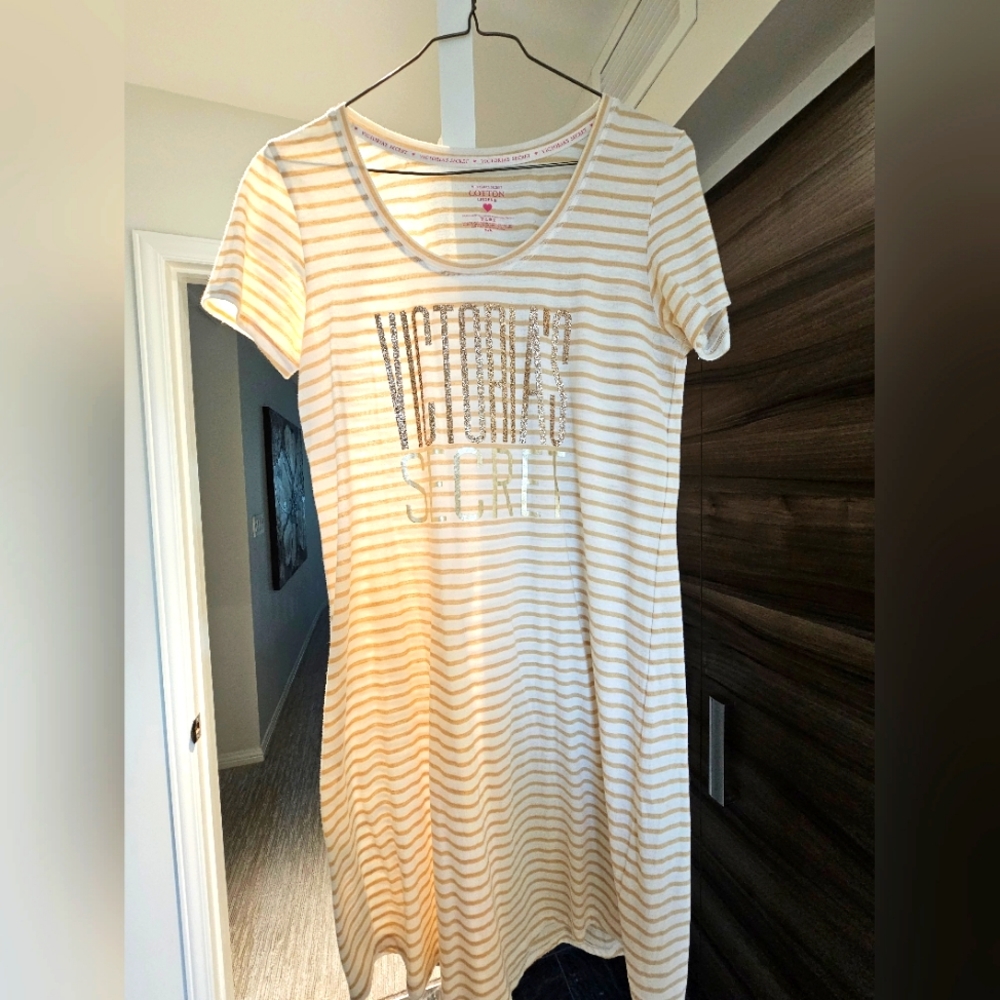 Sleep shirt- Victoria Secret -Medium